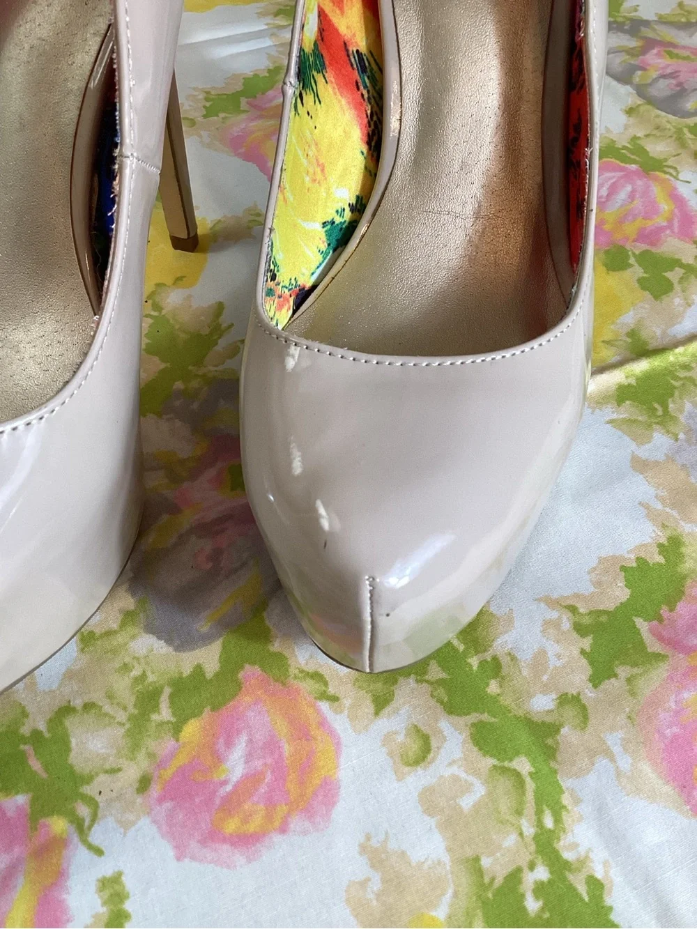 G by Guess Nude Patent Platform Pumps Heels Size 8.5 | Floral Lining | NWOT